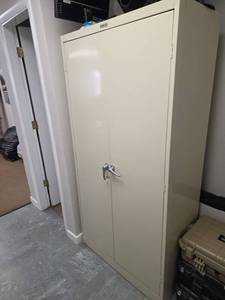 lot 7952 image: Metal Storage Cabinet w Shelving & Computer Monitors