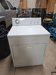 lot 7968 image: Electric Clothes Dryer with Auto Dry Cycle
