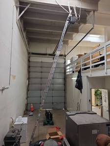 lot 7973 image: Werner D1332-2 32 Aluminum Extension Ladder 250 lbs