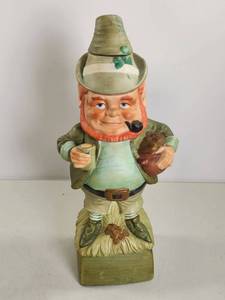lot 90 image: Hoffman Distilling Co. 1973 Musical Mr. Lucky Decanter