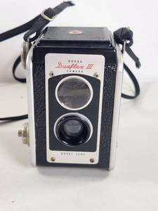 lot 92 image: Kodak Duaflex III Camera with Kodet Lens