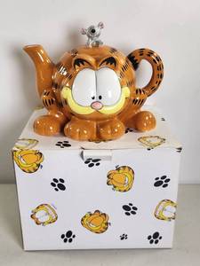 lot 93 image: Vintage Ceramic Garfield Teapot In Box