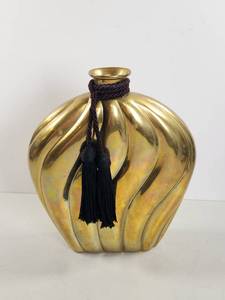 lot 100 image: Vintage 1983 Dara International Solid Brass Vase With Tassel Art Deco