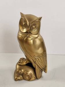 lot 103 image: Large Vintage Solid Brass Owl Sculpture 7.5 MCM