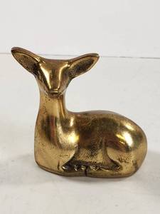 lot 111 image: Vintage Solid Brass Doe Figurine