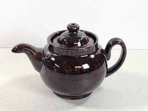 lot 129 image: Made in England Teapot