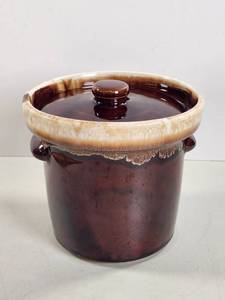 lot 133 image: McCoy 7014 Covered Casserole Dish with Lid