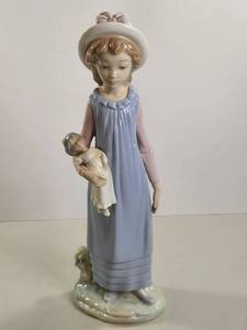 lot 138 image: Lladro Porcelain Figurine Girl with Doll and Hat