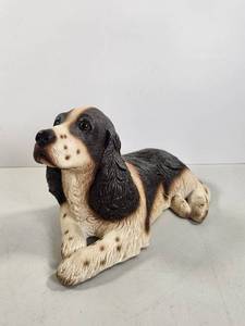 lot 140 image: Bandanna Sculptures Inc. Cocker Spaniel Dog Figurine 1982