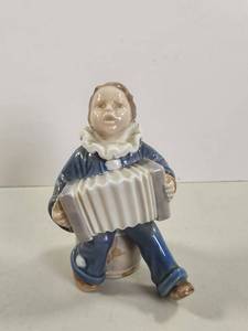 lot 141 image: Vintage Royal Copenhagen Porcelain Accordion Player Denmark #3667