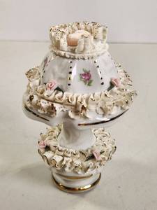 lot 145 image: Capodimonte Victoria Pink Flowers Figurine