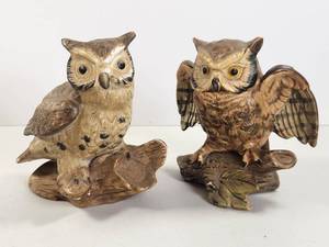 lot 148 image: Pair of Owl Figurines 4 inches tall
