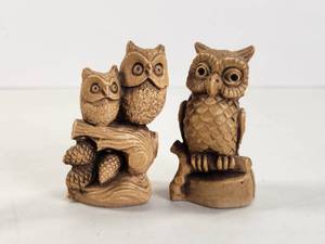 lot 159 image: Carved Owl Figurines 2-Piece Set Decorative Accents