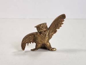 lot 162 image: Brass Owl Figurine with Wings Raised 2 inches