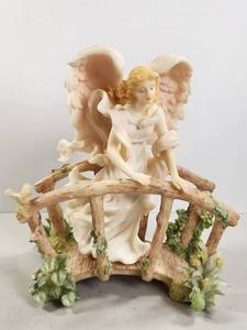 lot 174 image: Seraphim Classics Carolyn Garden Song Figurine Item 81750