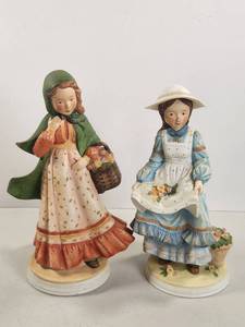 lot 181 image: Holly Hobbie Classics Collection Limited Edition Figurines Pair