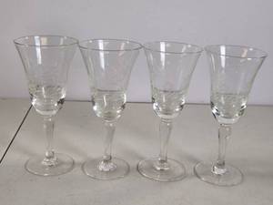 lot 212 image: Set of 4 Etched Glass Stemmed Glasses with Floral Design
