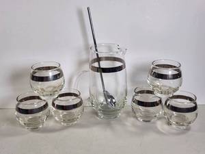 lot 219 image: Libbey Glass 7-Piece Safedge Glassware Set with Pitcher and Stirrer