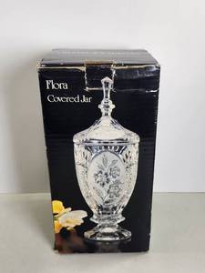 lot 234 image: Crystal dAdriana Flora Covered Jar No. 6822 24% Lead Crystal