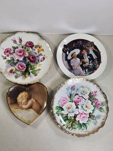 lot 249 image: 4-Piece Decorative Plate Lot Floral Cherub Scene