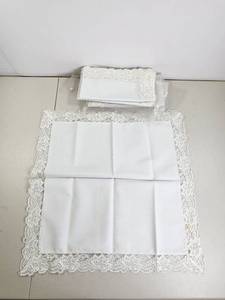 lot 251 image: White Linen Placemats with Lace Trim Set Lot of 8
