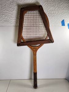 lot 256 image: Vintage Spalding Whiz Tennis Racket