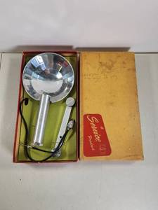 lot 261 image: Service Flashmaker Model B Reflector Lamp