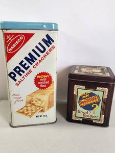 lot 273 image: Nabisco Premium Saltine Crackers 14 oz tin and Hersheys Mr. Goodbar vintage tins lot