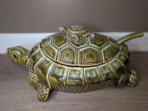 lot 1007 image: Large Vintage Tilso Japan Turtle Tureen with Ladle and Lid