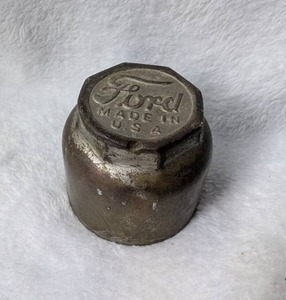 lot 1501 image: Ford Wheel Brass Hub Cap Grease Wheel&nbsp