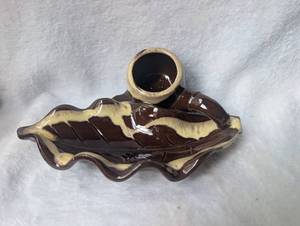 lot 1505 image: Leaf-Shaped Ceramic Ashtray with Pipe Japan
