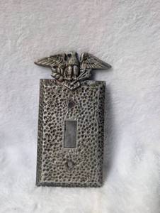 lot 1511 image: Eagle Crest Light Switch Plate Cover Single Toggle