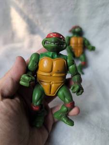 lot 2010 image: Vintage 1988 Teenage Mutant Ninja Turtles Action Figures Lot of 2