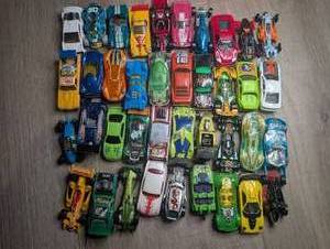 lot 2022 image: Lot of 30 Die-Cast Toy Cars Mixed Models