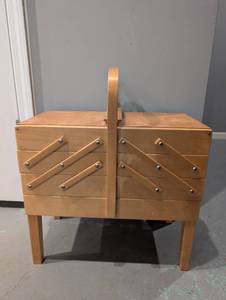 lot 3000 image: Large Wooden Sewing Box Organizer with Multiple Storage Compartments