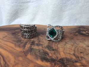 lot 3113 image: Elastic Bands Fashion Rings with Clear Rhinestones and Green Stone Center - 2 ct