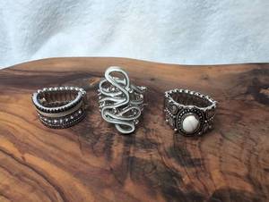 lot 3115 image: Elastic Bands Fashion Rings Silver Tone Decorative Set - 3 ct