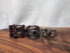 lot 3116 image: Elastic Bands Fashion Rings with Red Crystals and Black Stones - 3 ct