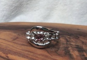 lot 3117 image: Fashion Ring with Pink Center Stone Elastic Band