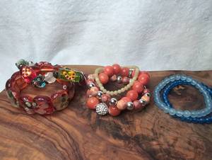lot 3209 image: Beaded Bracelets Includes Glass Beads Red Blue Floral Decorative Beads