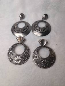 lot 3300 image: 2 Pairs Decorative Drop Earrings with Floral and Geometric Details