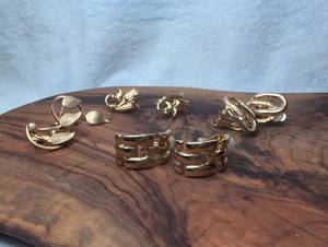 lot 3308 image: Gold Tone Earrings Hoops  Leaf Design - 4 ct