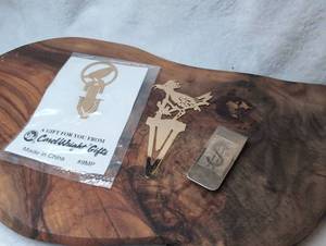 lot 3508 image: Gift Set Money Clip Bird Bookmark