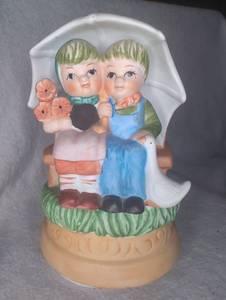 lot 2002 image: Himark Under Umbrella Figurine Music Box - Rain Drops Keep Falling on My Head