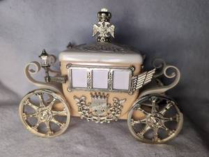lot 2007 image: Vintage Royal Carriage Storage Box Music Box&nbsp