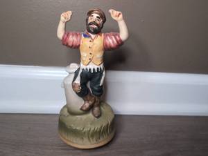 lot 2011 image: 1972 Fiddler on the Roof Music Box - Fiddler on the Roof