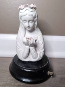 lot 2012 image: Religious Figurine Music Box&nbsp