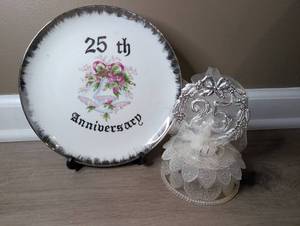 lot 2108 image: 25th Anniversary Plate and Decorative Plastic Bell&nbsp