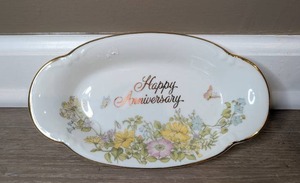lot 2109 image: Oval Porcelain Dish Happy Anniversary&nbsp