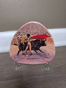 lot 2112 image: Mini Souvenir Decorative Plate Mexico Bullfighting Scene